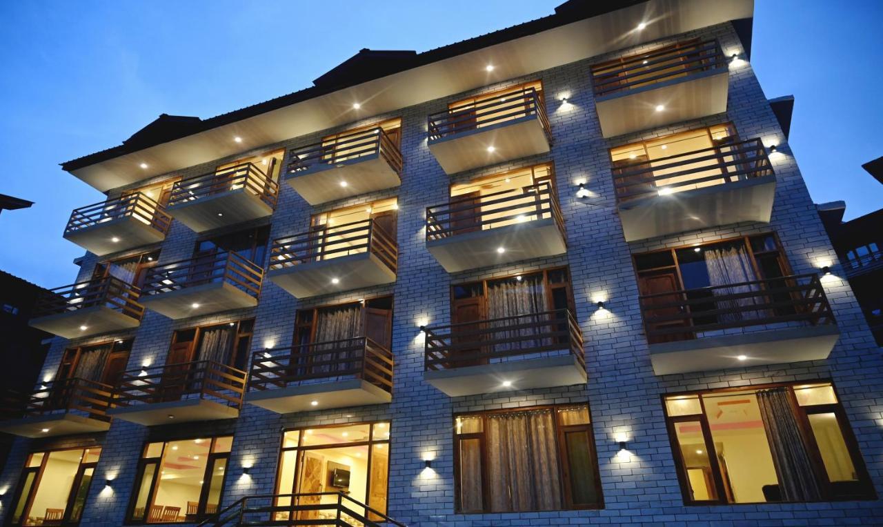 Treebo Dev With Valley View, Mall Road มะนาลี ภายนอก รูปภาพ